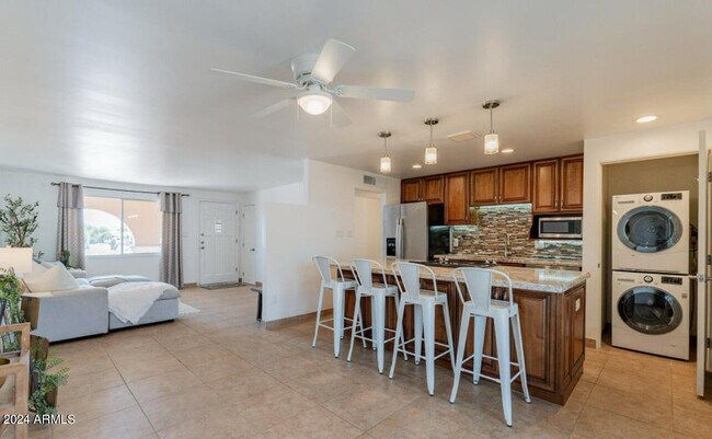 Foto del edificio - 3826 E Willow Ave