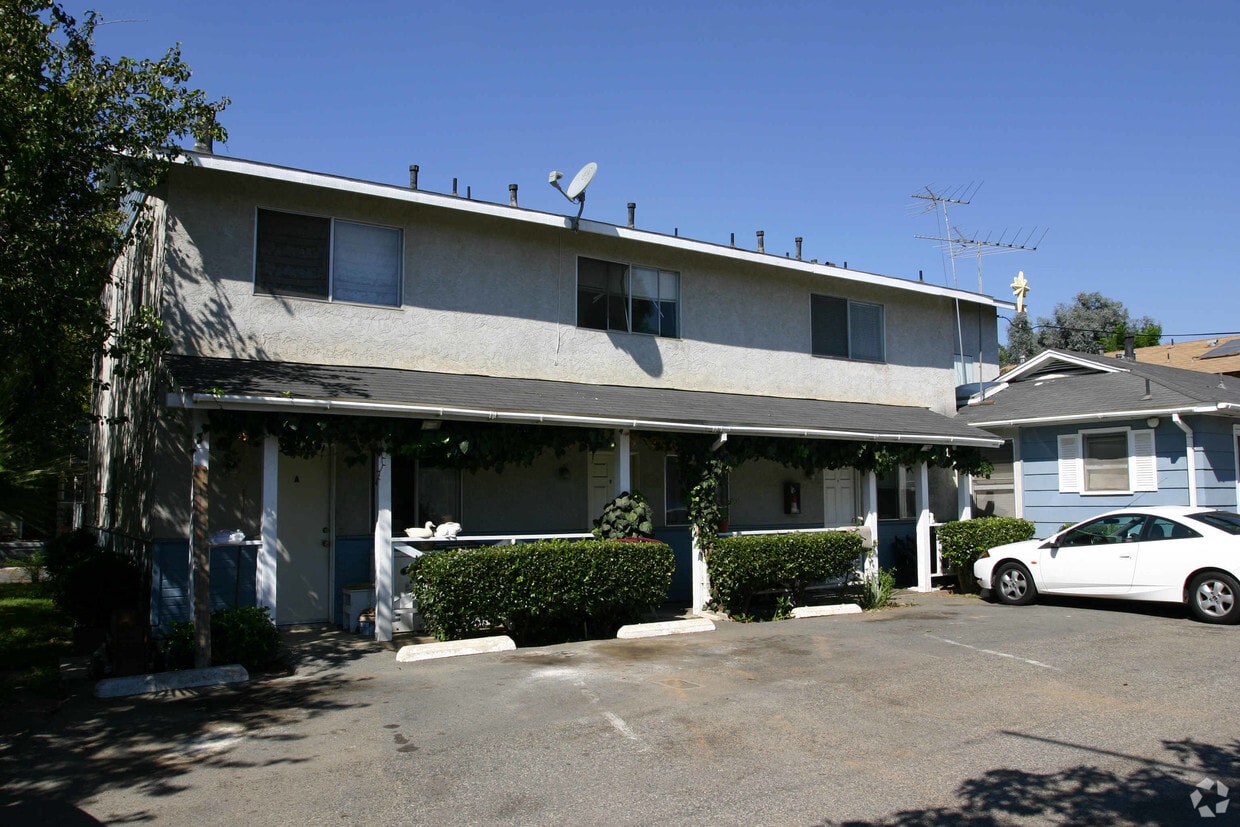 Building Photo - 127 W Kalmia St