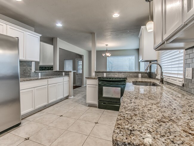 Building Photo - 10824 Admiral Dr