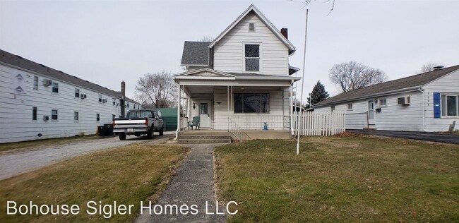 Building Photo - 3010 McArthur Dr