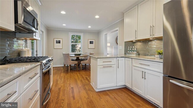 Foto del edificio - 960 Patrick Henry Dr