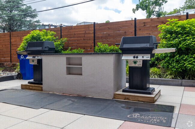 Interrogatorio intenso - Connecticut Park Apartments