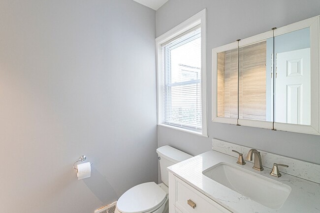 Building Photo - Fitler Square Three Bedroom Two Bathroom Home