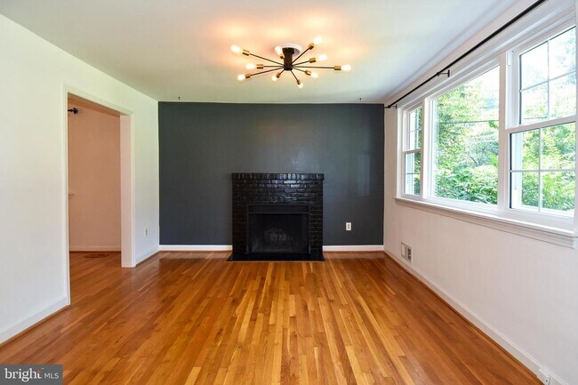 Building Photo - 7306 Woodley Pl