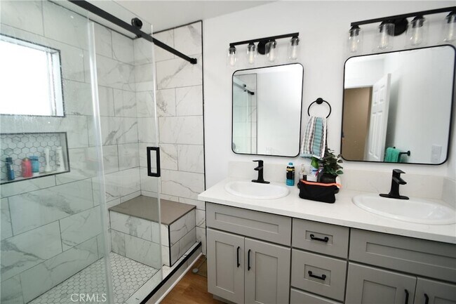 Foto del edificio - 4028 4026 W 160 Street Unit