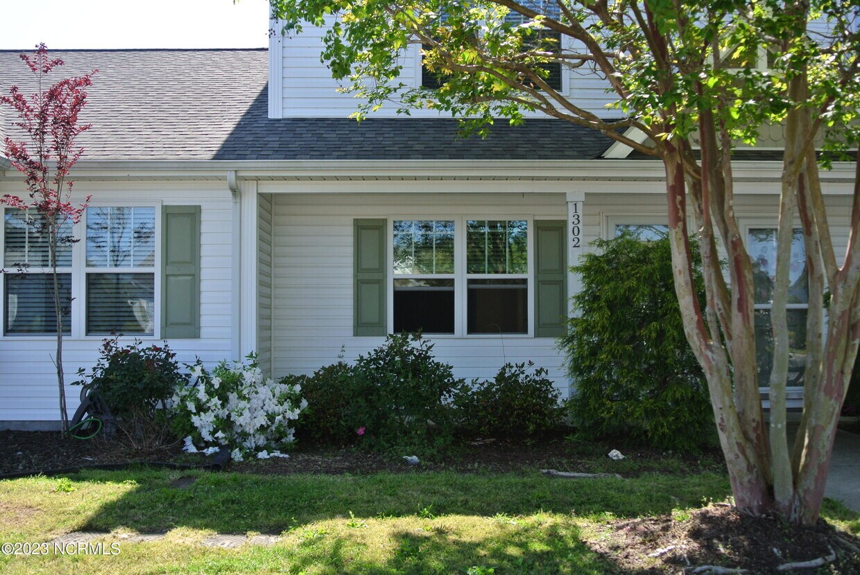 1302 Pirates Lndg Dr, Beaufort, NC 28516 Townhome Rentals in Beaufort