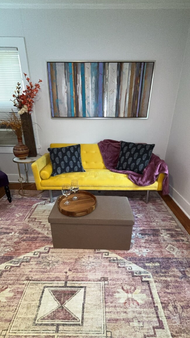 Photo - Furnished One Bed in Belhaven Apartment