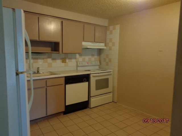 Foto del edificio - Wonderful 1 BR/1 BA third level condo in secured building.