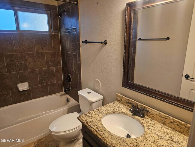 Foto del edificio - 14837 Hunters Grove Ave