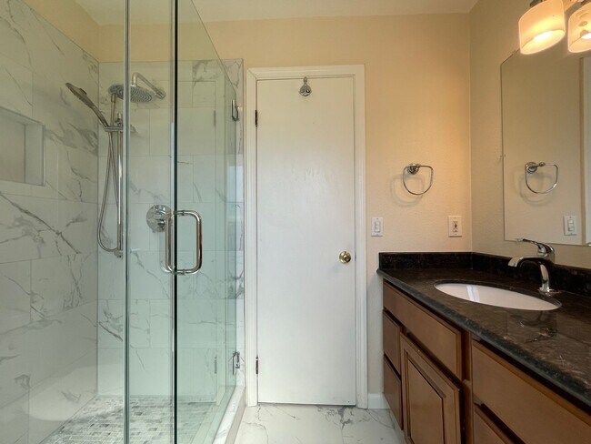 Foto del edificio - SUNNYVALE - Well Maintained 4 Bed 2.5 Bath