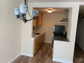 Building Photo - 1592 Lilac Ln