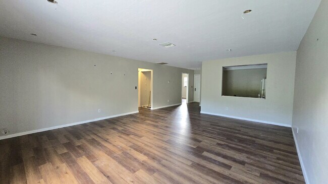 Foto del edificio - 3311 Skyline Blvd