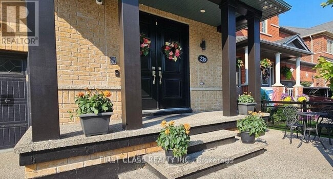 Building Photo - 239 Dalgleish Garden