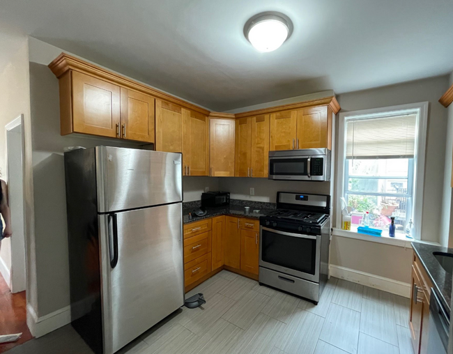 Foto del edificio - Beautiful 4 Bed Unit Right In East Boston