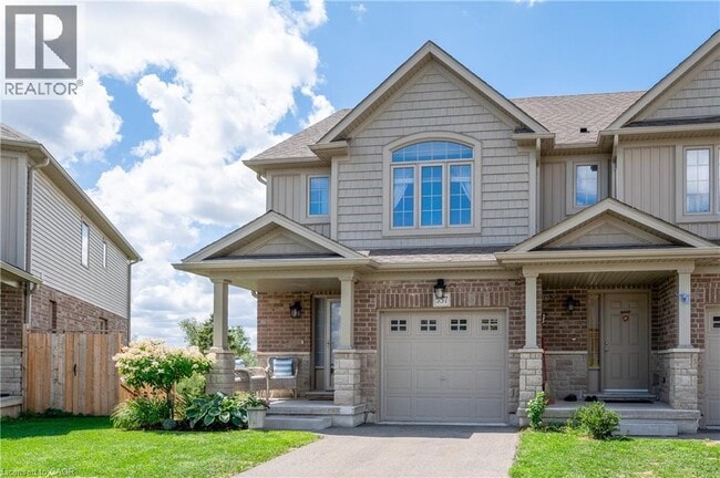 Building Photo - 557 Landgren Ct