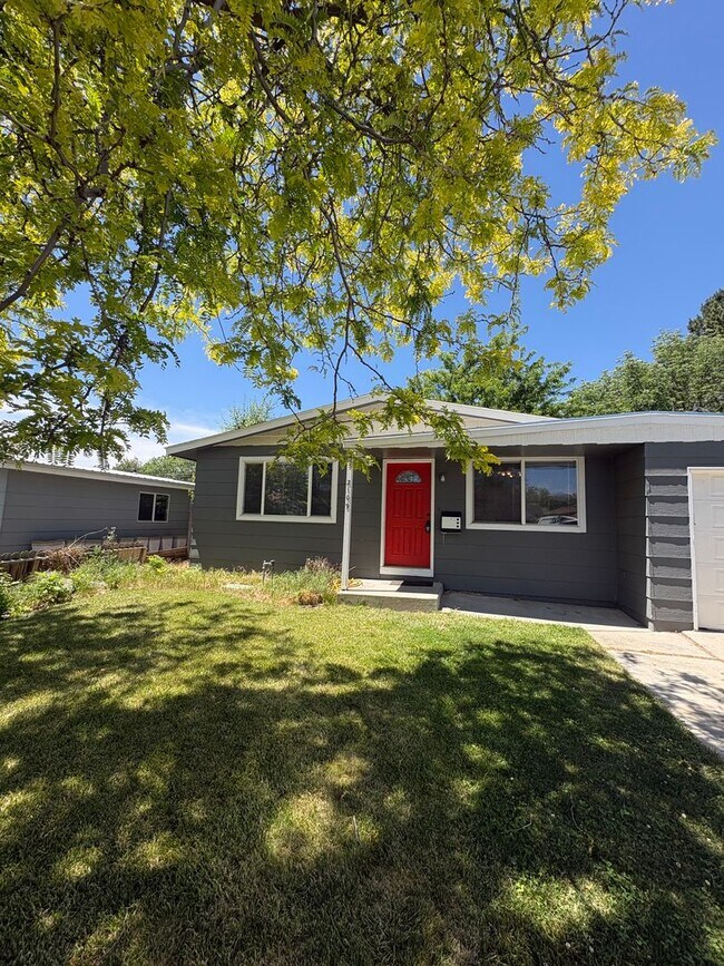 Building Photo - Comfortable 3 Bed, 1 Bath Rental Just Off Broadway and Close to BSU