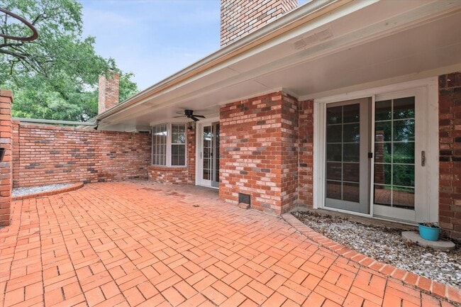 Foto del edificio - Pristine Updated Indian Creek Condo