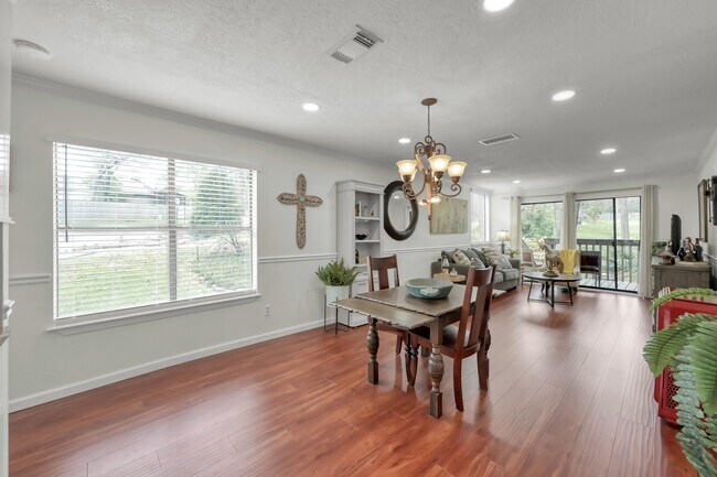 Building Photo - 3900 Aspen Dr