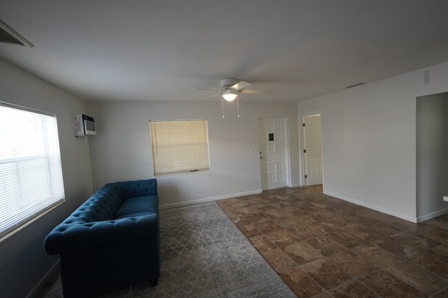 Foto del edificio - 1245 19th Ave N