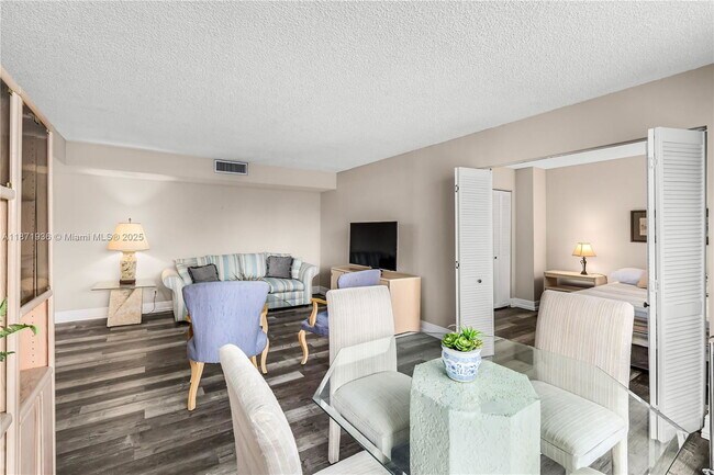 Foto del edificio - 18181 NE 31st Ct