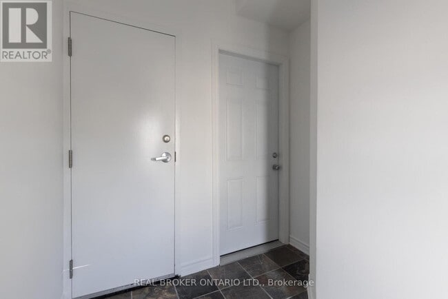 Building Photo - 371 Jones Ave