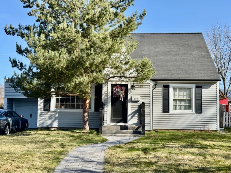 Primary Photo - 212 Hastings Ave