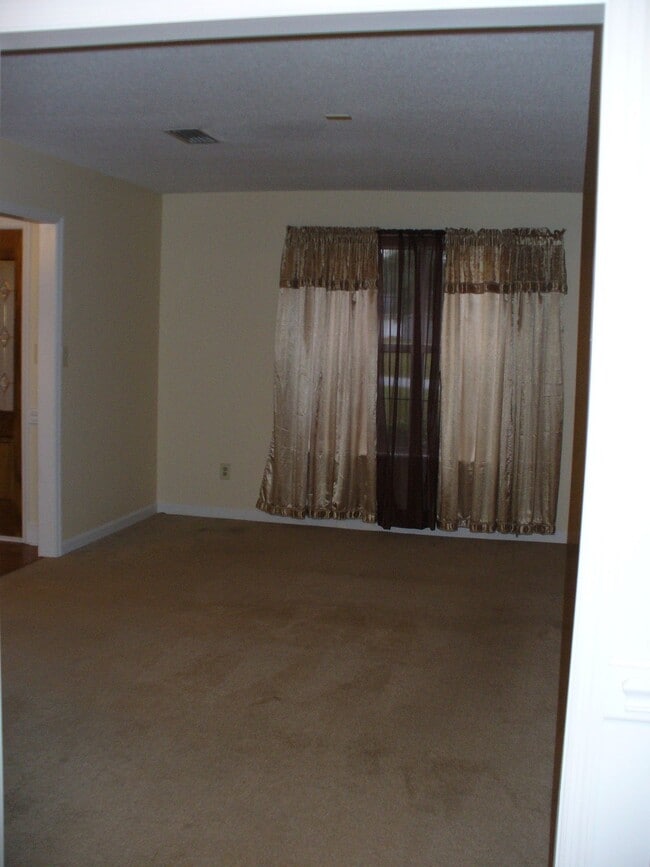 Building Photo - 1013 Pleasant Valley Dr