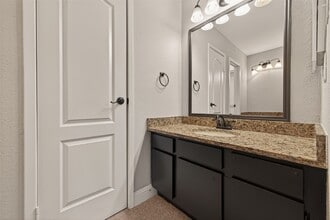 Building Photo - 754 Memorial Mews St