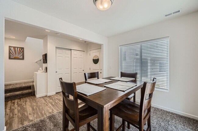 Foto del edificio - 9161 Castlebear Dr