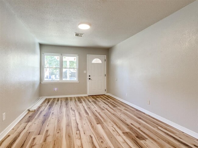 Building Photo - 1617 Avondale Dr