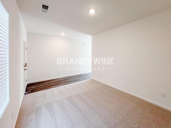 Foto del edificio - 7625 Saffron Ave