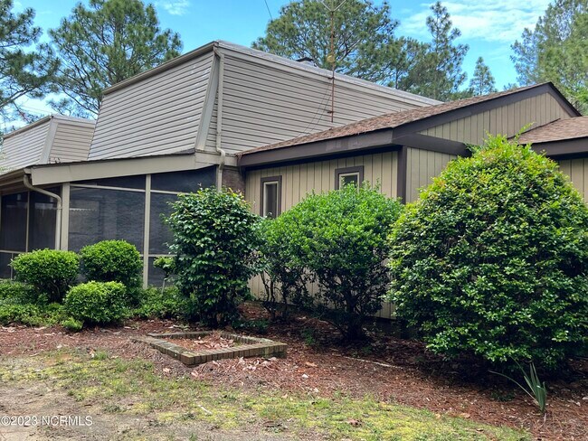 Building Photo - 101 Sandham Ct