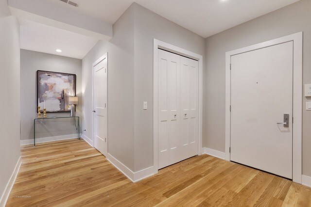 Building Photo - 1127 W Granville Ave