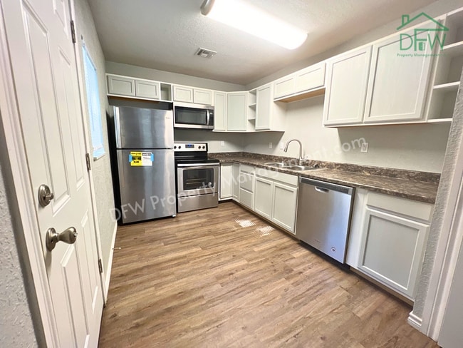 Building Photo - 3-Bed, 2-Bath Home Minutes from Fort Sill – Move-In Ready!