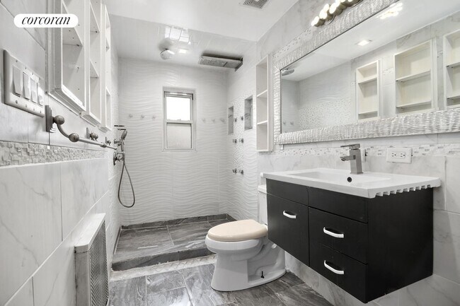 Foto del edificio - 5555 Whitty Ln