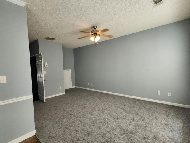 Building Photo - 221 Shenandoah Dr