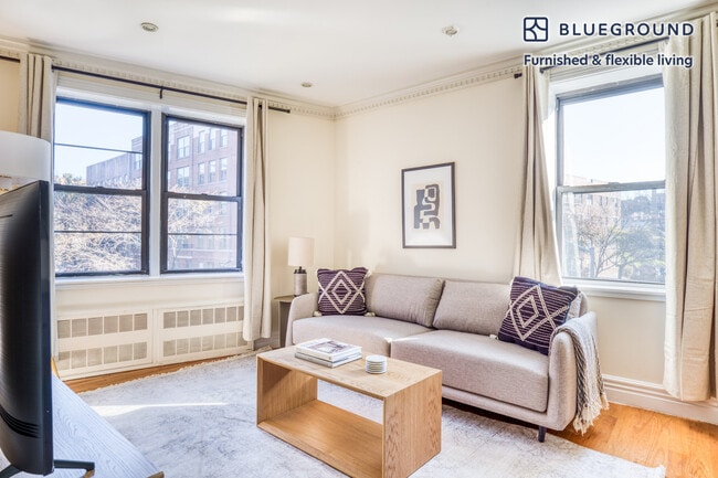 Building Photo - 535 Hudson St