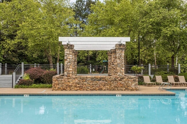Building Photo - Crestmont Apartment Homes