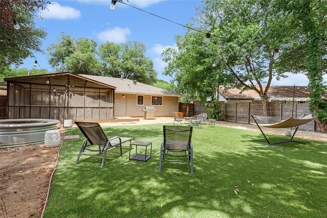 Building Photo - 307 Thistlewood Dr