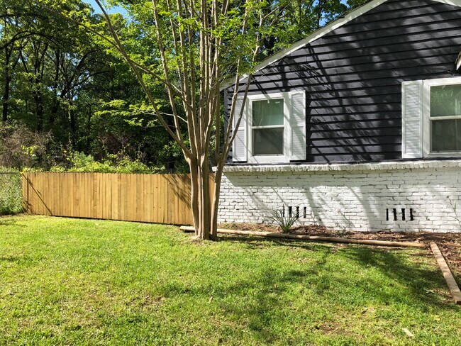 Building Photo - 1442 Bass Ave