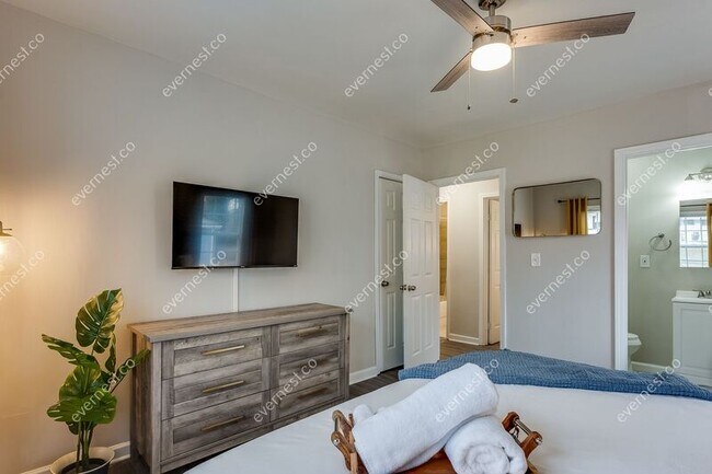 Foto del edificio - 1357 Lorenzo Dr SW