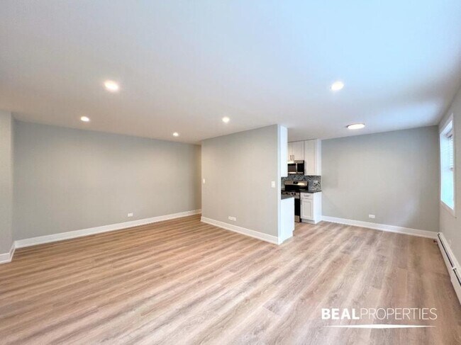 Building Photo - 1 bedroom in CHICAGO IL 60657