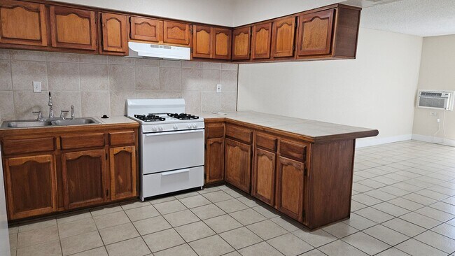 Foto del edificio - 1324 W Winn Dr