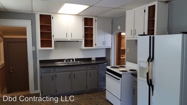 Building Photo - 627 Kenwood Ave