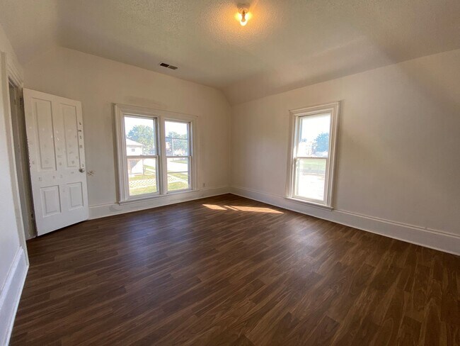 Foto del edificio - 222 N 10th Street/927 3rd Ave N