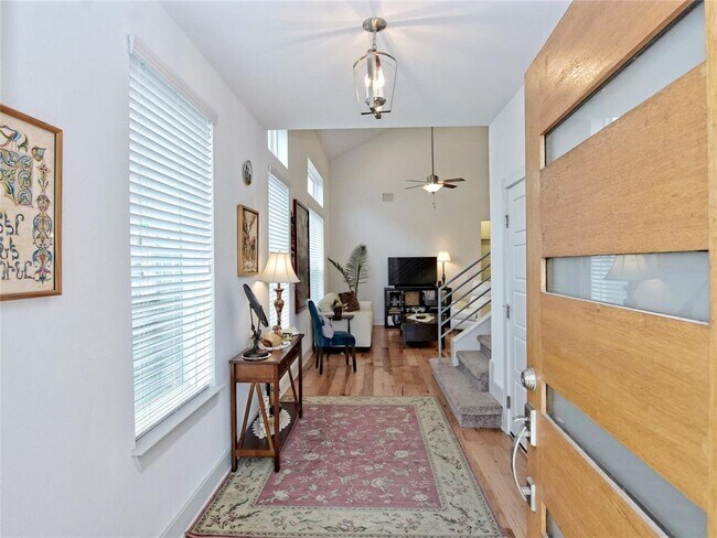 Foto del edificio - 2225 Maxwell Ln
