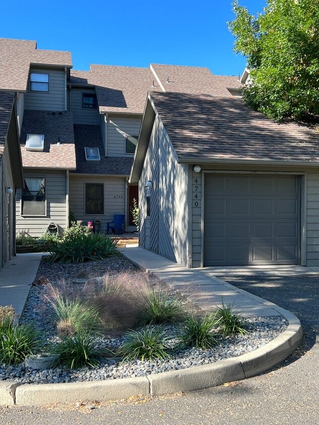 Foto principal - AMAZING 3 Bed 2.5 Bath In Boulder- Availab...