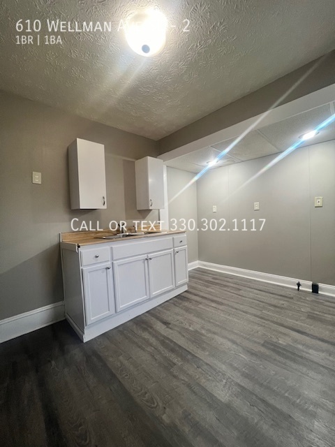 Building Photo - One bedroom upper level apartment for rent...