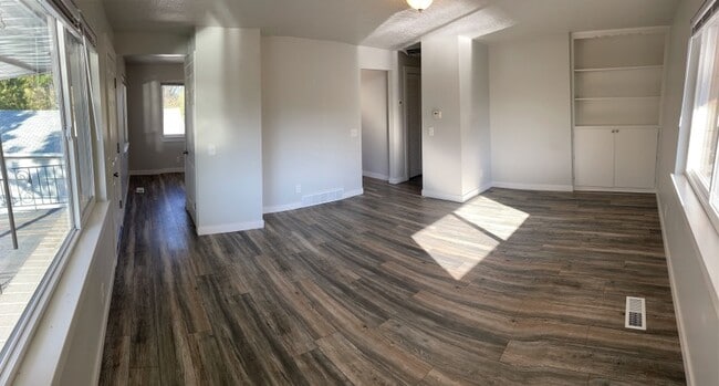 Foto del edificio - 341 Blaine Ave