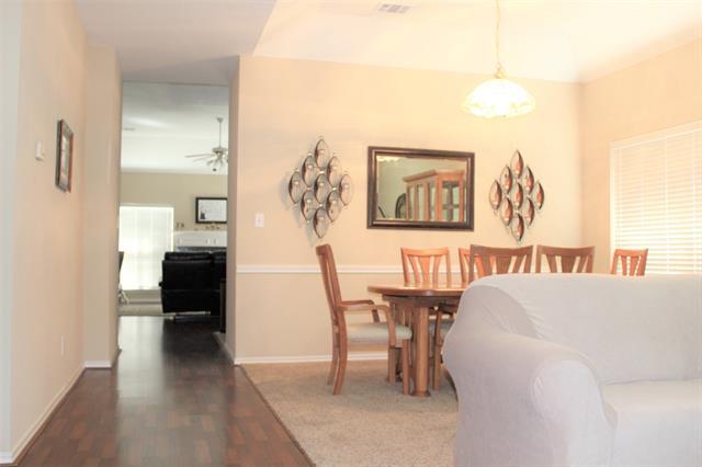 Building Photo - 2144 Chapman Dr